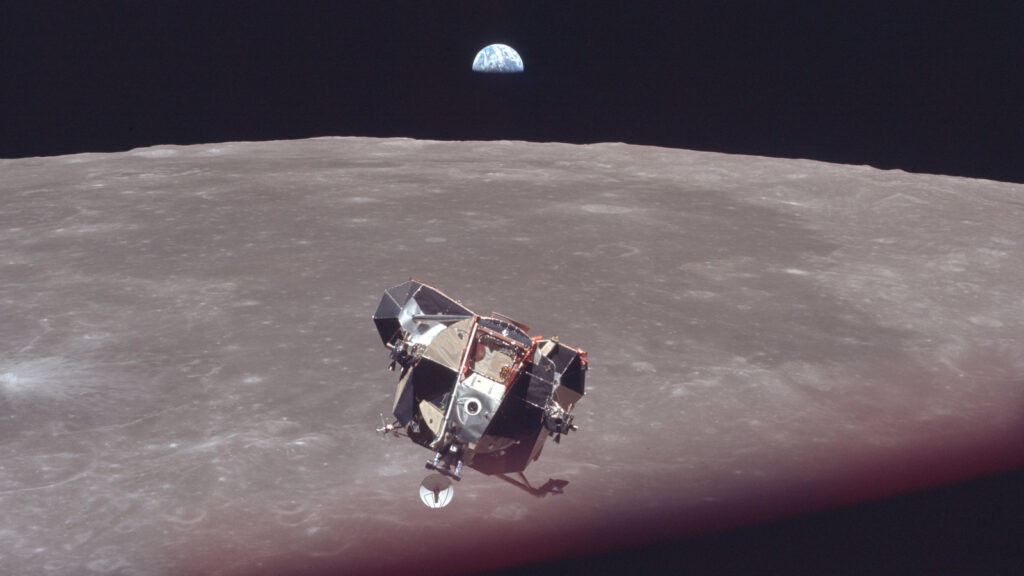 09sci mooninpictures fader 02 videosixteenbyninejumbo1600